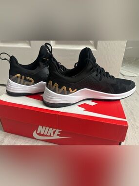 NIKE WOMENS AIR MAX BELLA Tr 3 Training Shoes Black/Gold Running Sneakers